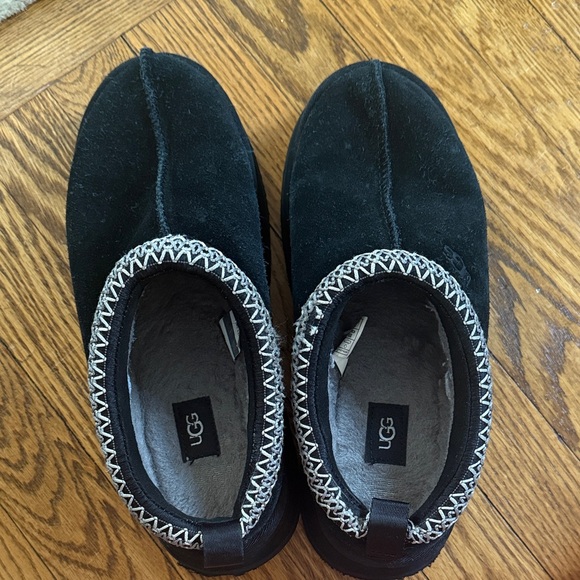 UGG Shoes - UGG women’s Black Slip-On Tazz platform size 9